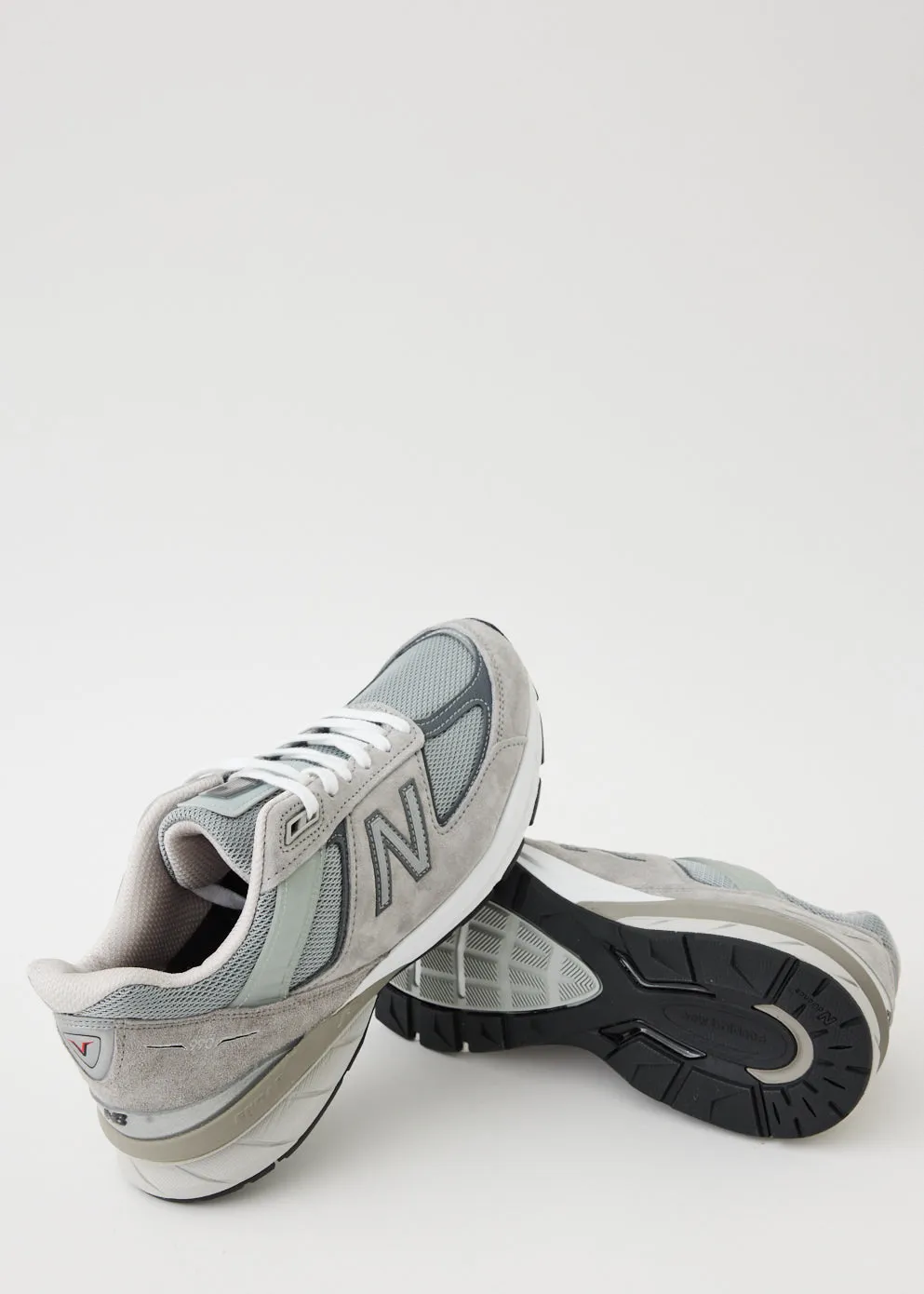 990v5 Sneakers