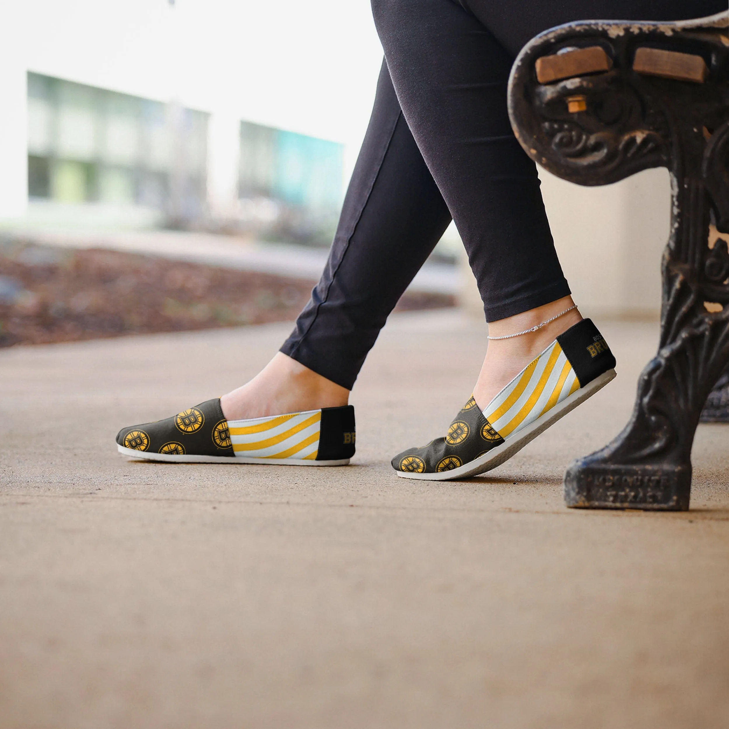 Boston Bruins Womens Stripe Canvas Shoe