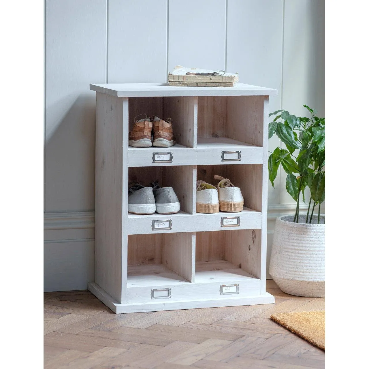 Chedworth 6 Shoe Locker in Whitewash - Spruce