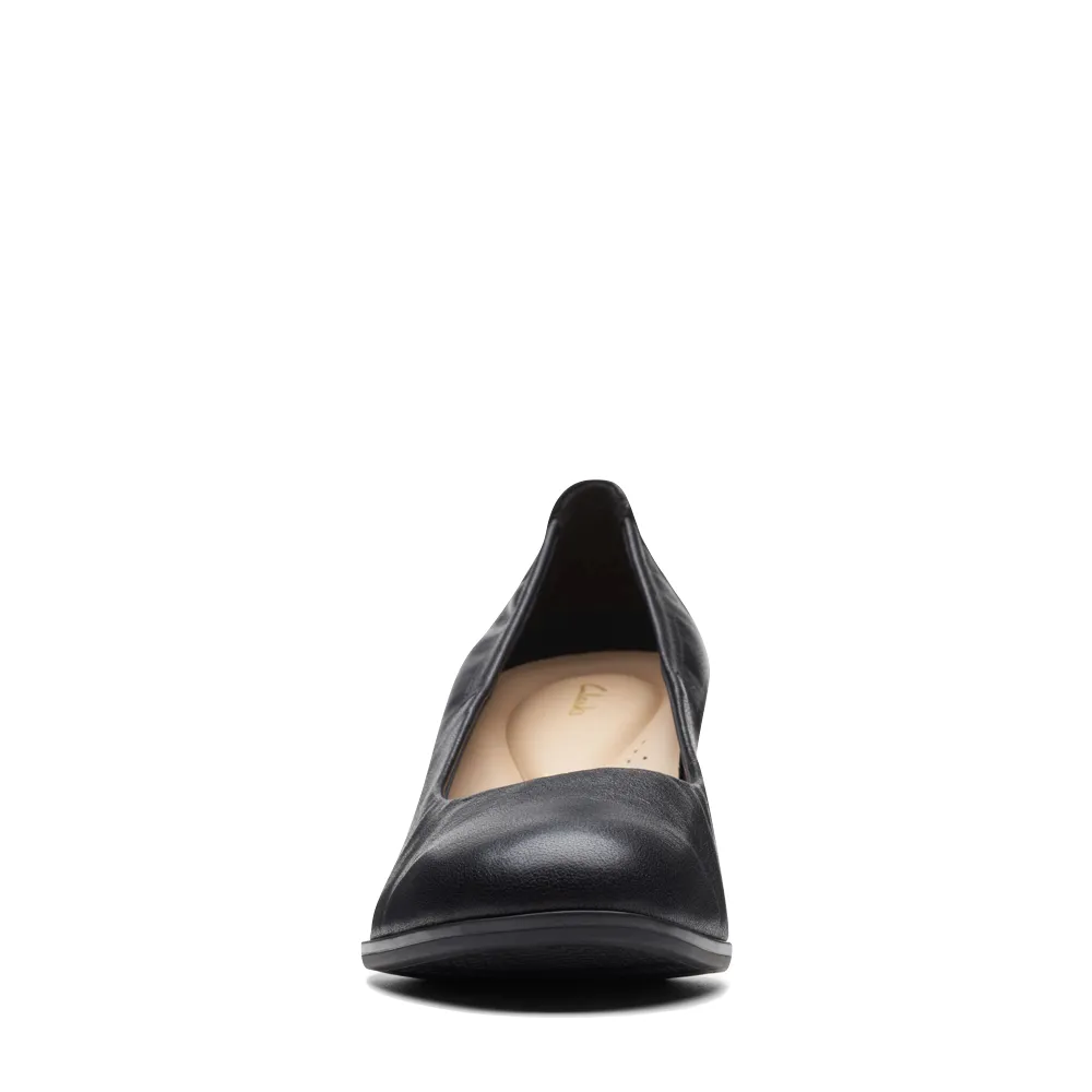 Clarks Women's Loken Step Leather Heeled Pump in Black