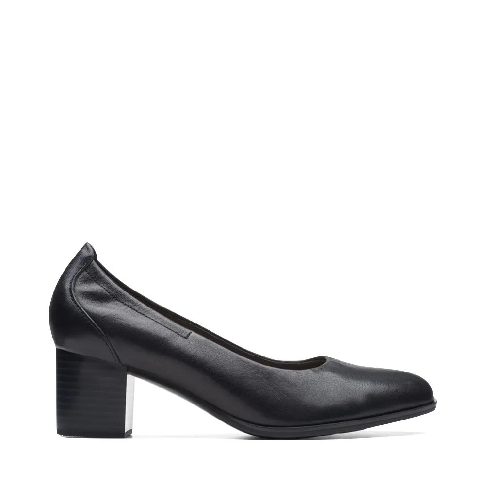 Clarks Women's Loken Step Leather Heeled Pump in Black