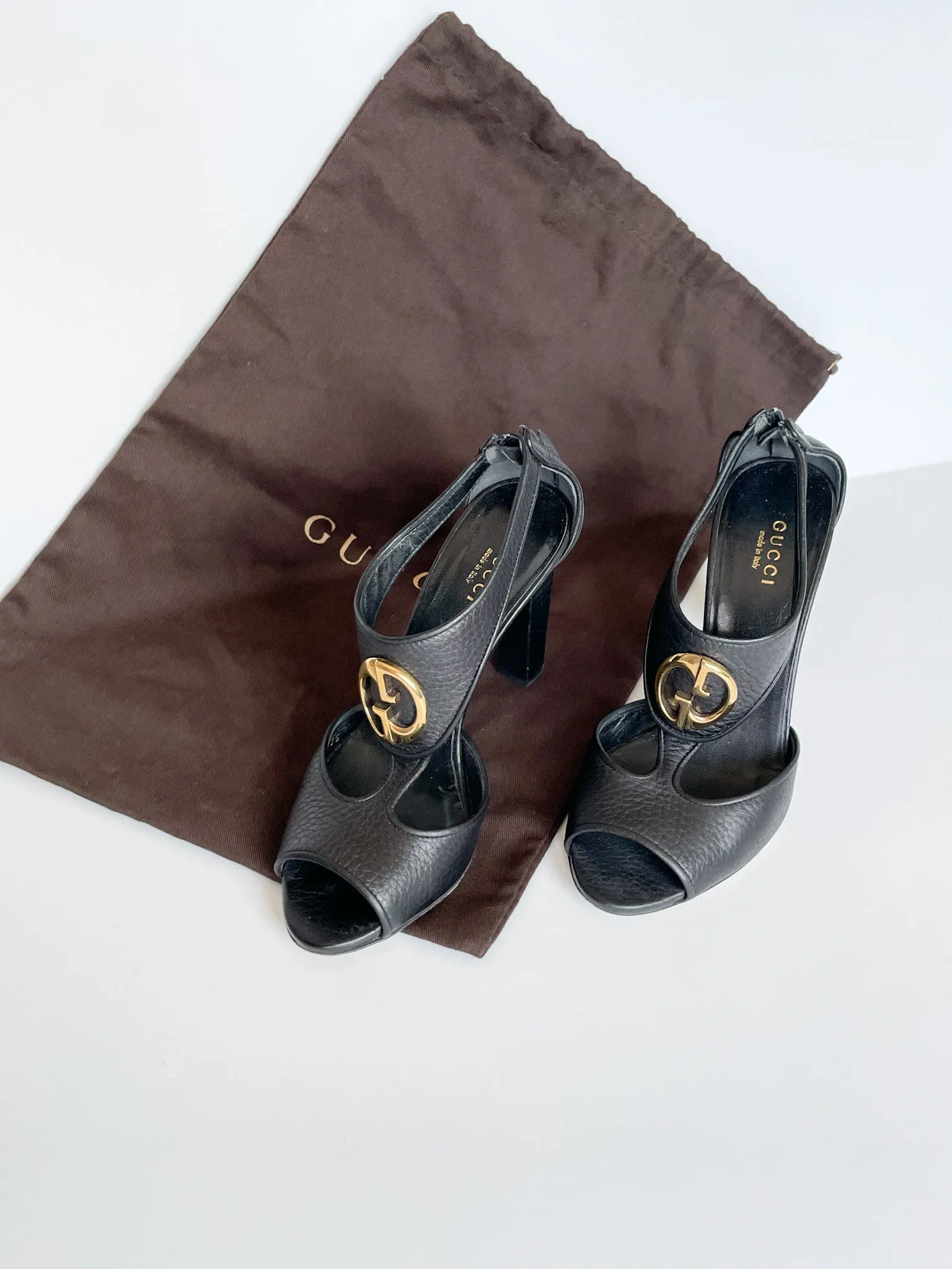 GUCCI Black Genuine Leather Logo Peeptoe 4" Heels - Size 35