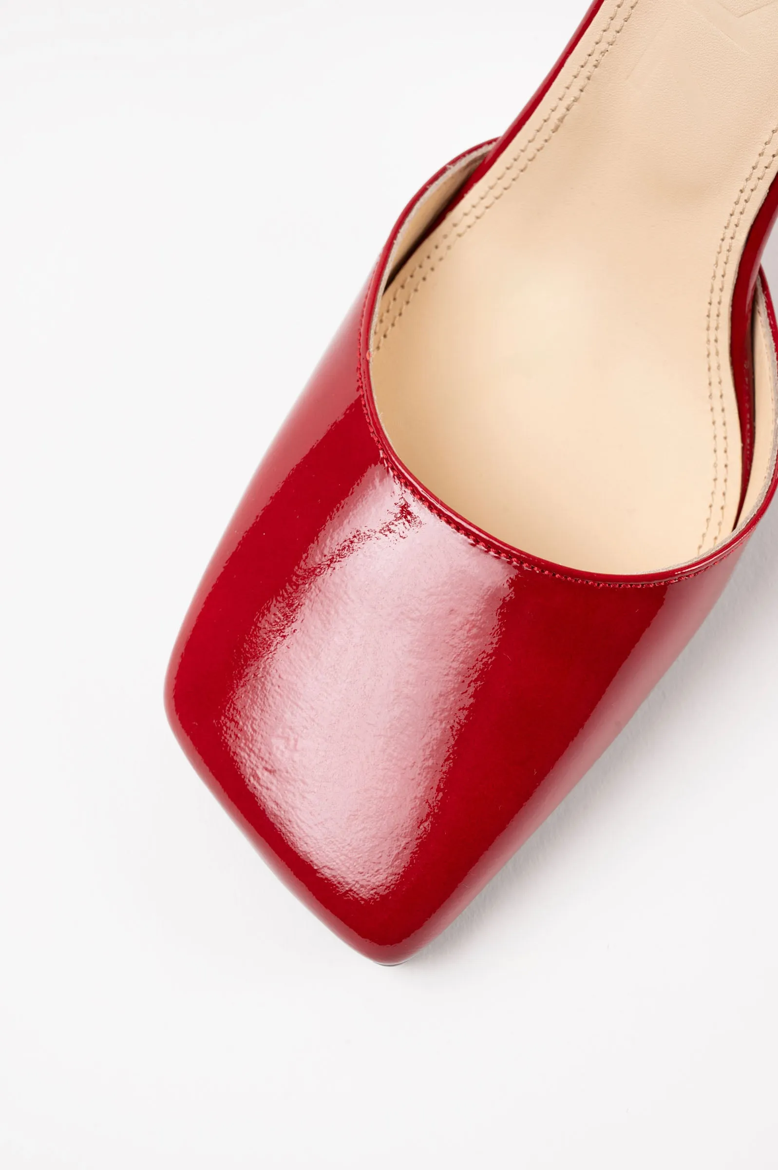 LAURA - RED Wrinkled Patent Leather Pumps