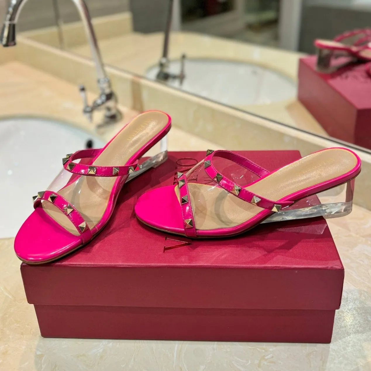 ROCKSTUD MULE SANDALS IN BRIGHT PINK CALFSKIN AND TRANSPARENT PVC FILM