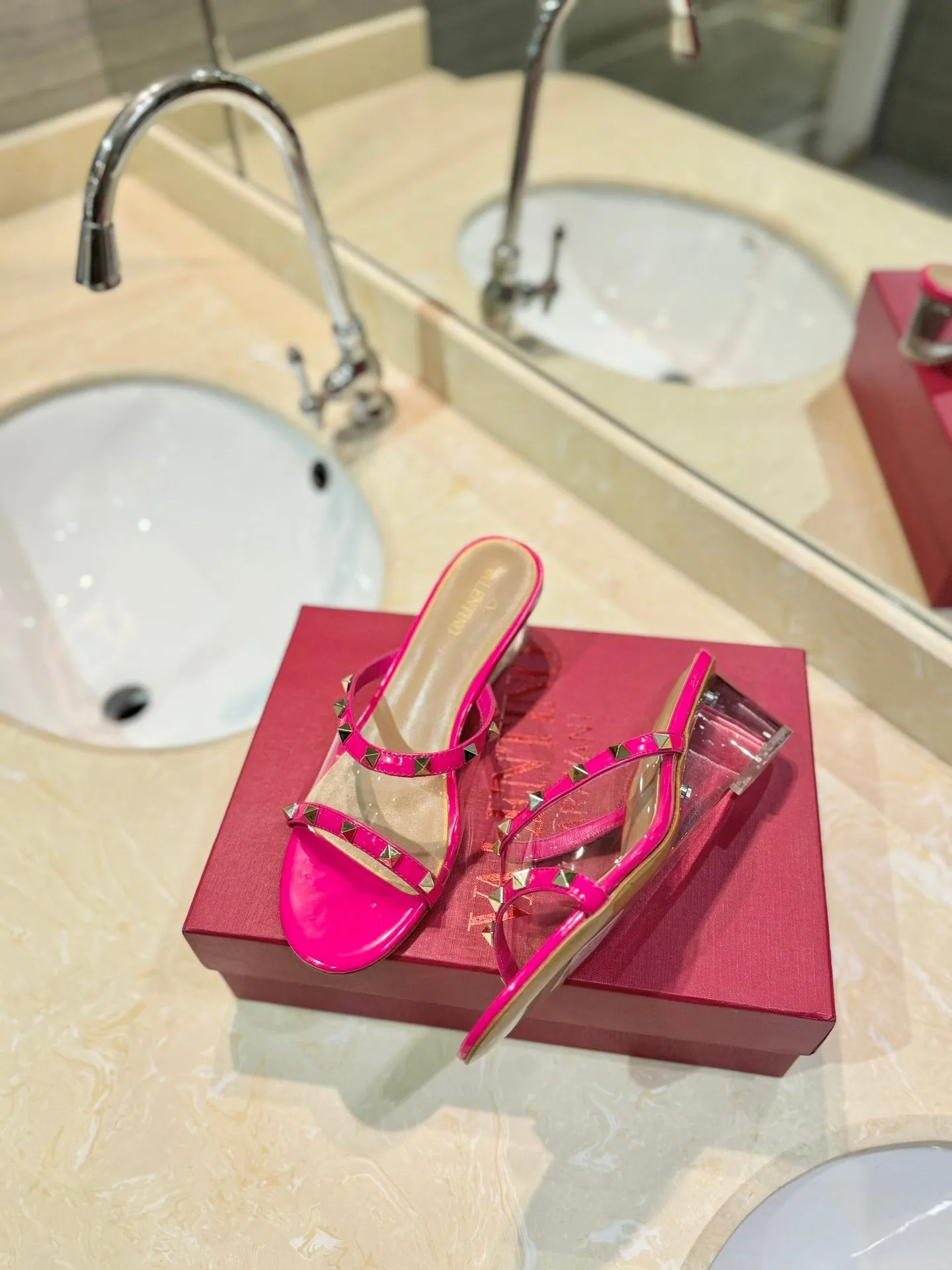 ROCKSTUD MULE SANDALS IN BRIGHT PINK CALFSKIN AND TRANSPARENT PVC FILM