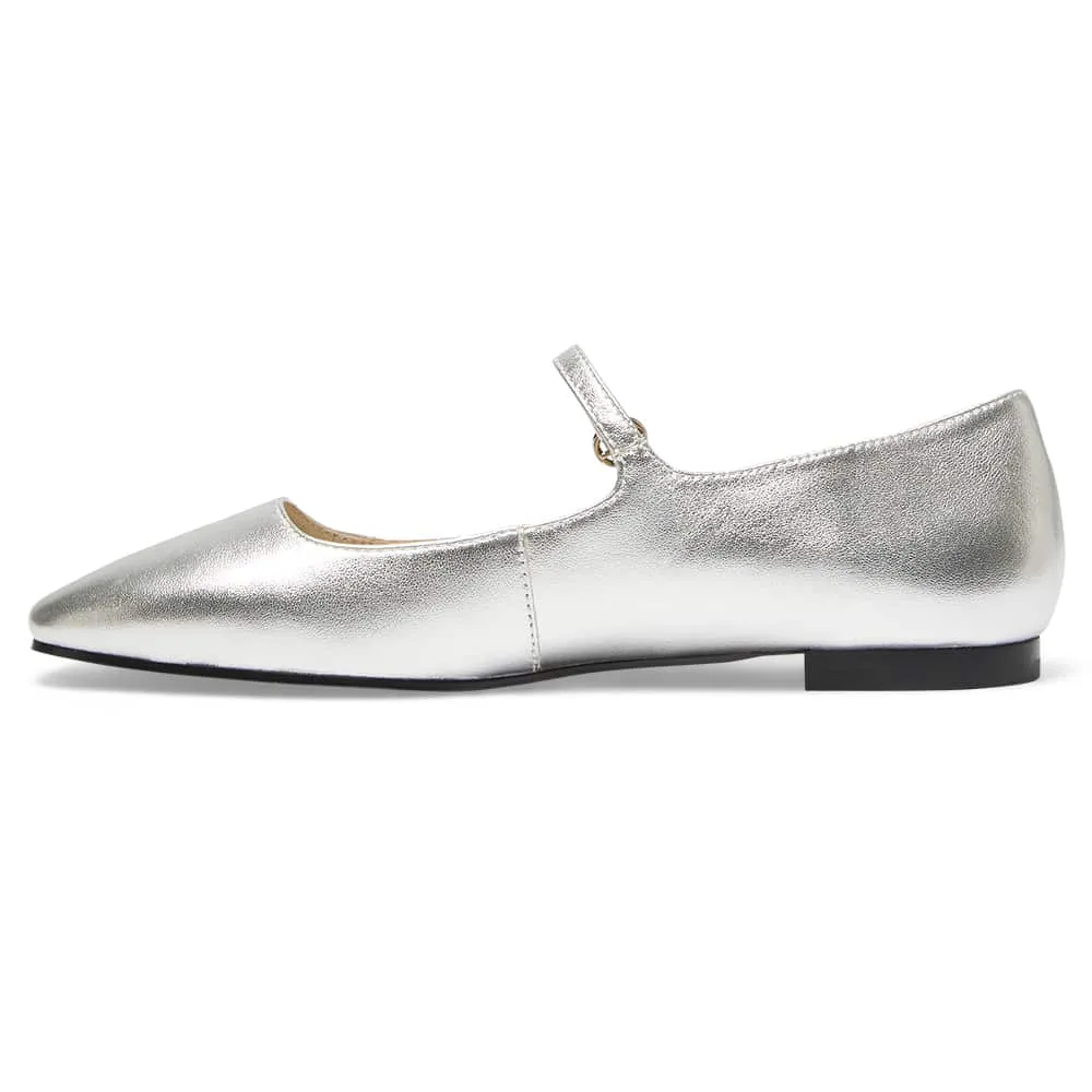 Tottie Flat in Silver Leather