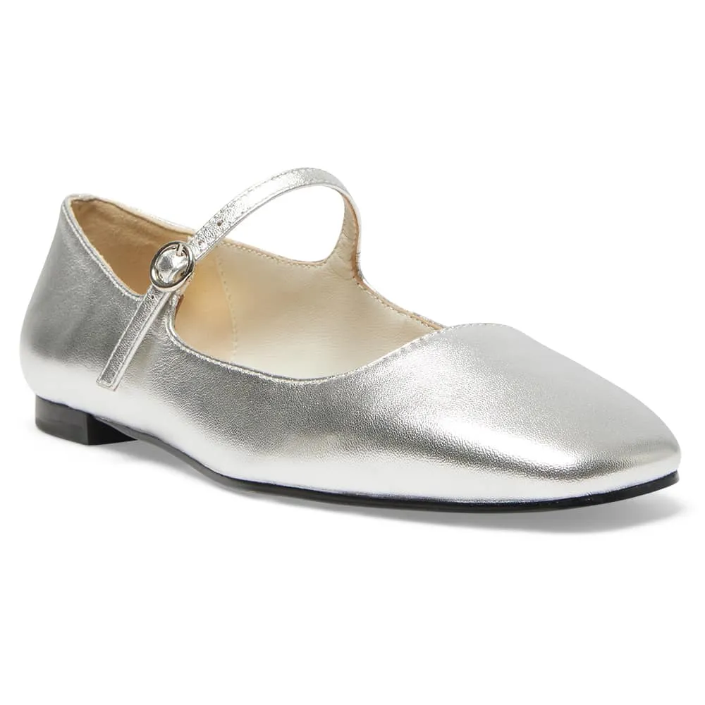 Tottie Flat in Silver Leather